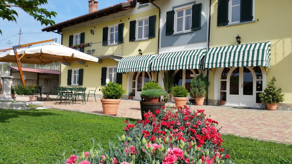 Agriturismo Cascina Rabalot Diano dʼAlba Eksteriør billede